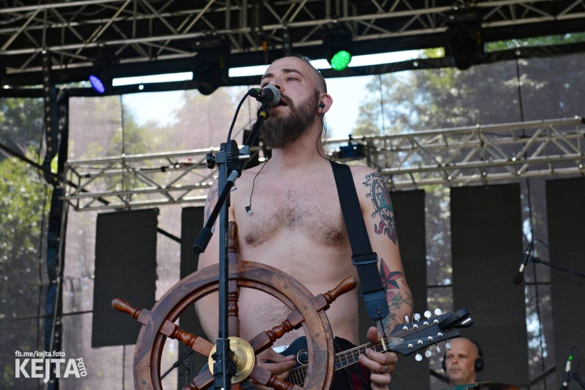 Páteční oslava Tří sester byla plná nejen punkových legend, zahráli Visací zámek, Ivan Mládek i Plexis