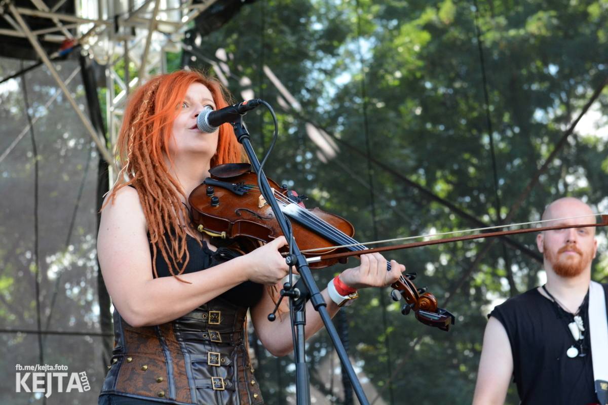 Páteční oslava Tří sester byla plná nejen punkových legend, zahráli Visací zámek, Ivan Mládek i Plexis