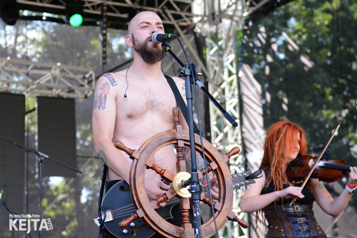 Páteční oslava Tří sester byla plná nejen punkových legend, zahráli Visací zámek, Ivan Mládek i Plexis