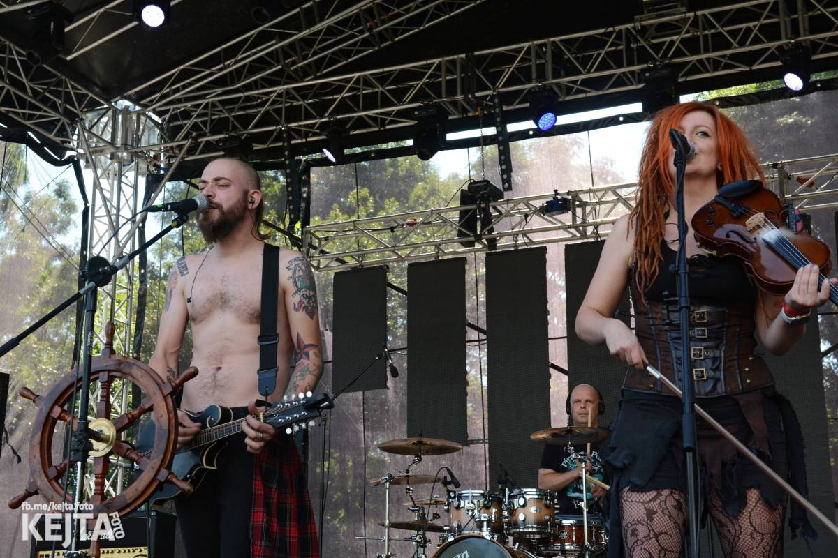 Páteční oslava Tří sester byla plná nejen punkových legend, zahráli Visací zámek, Ivan Mládek i Plexis