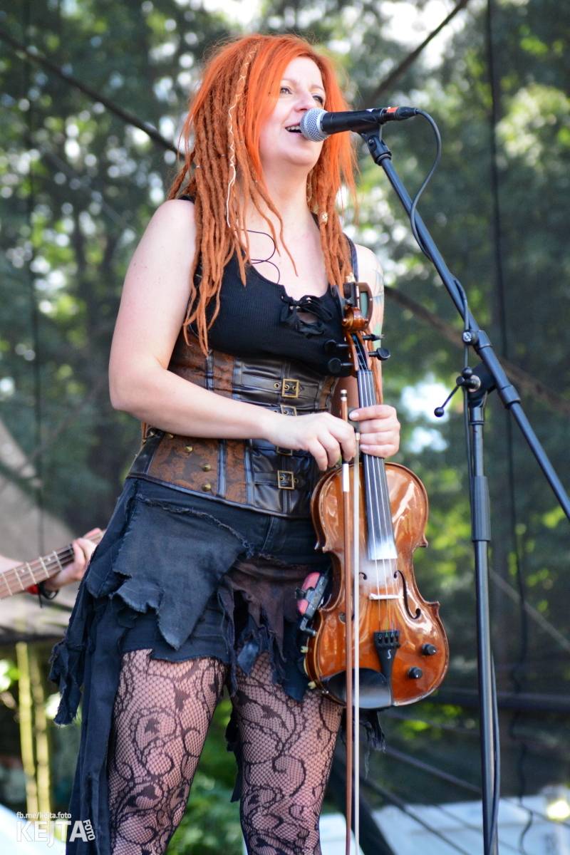 Páteční oslava Tří sester byla plná nejen punkových legend, zahráli Visací zámek, Ivan Mládek i Plexis