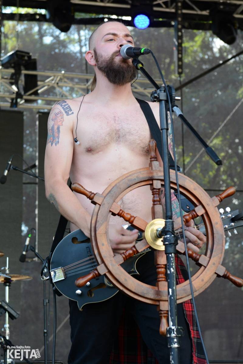 Páteční oslava Tří sester byla plná nejen punkových legend, zahráli Visací zámek, Ivan Mládek i Plexis