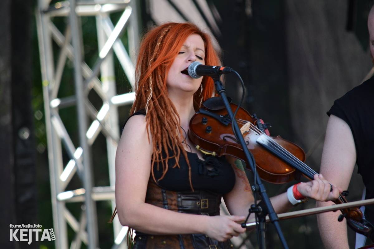 Páteční oslava Tří sester byla plná nejen punkových legend, zahráli Visací zámek, Ivan Mládek i Plexis