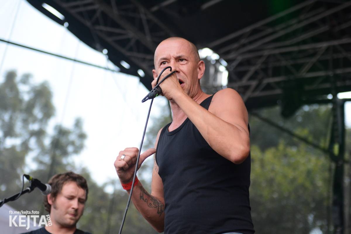 Páteční oslava Tří sester byla plná nejen punkových legend, zahráli Visací zámek, Ivan Mládek i Plexis