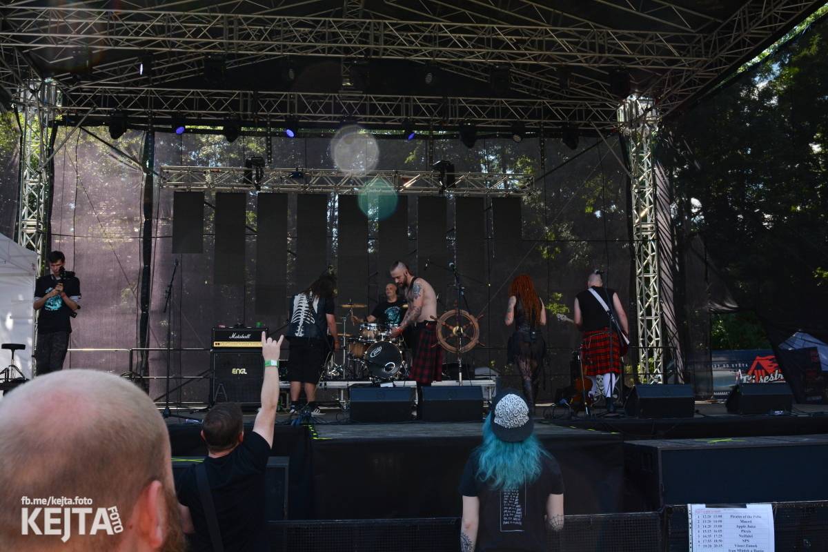 Páteční oslava Tří sester byla plná nejen punkových legend, zahráli Visací zámek, Ivan Mládek i Plexis