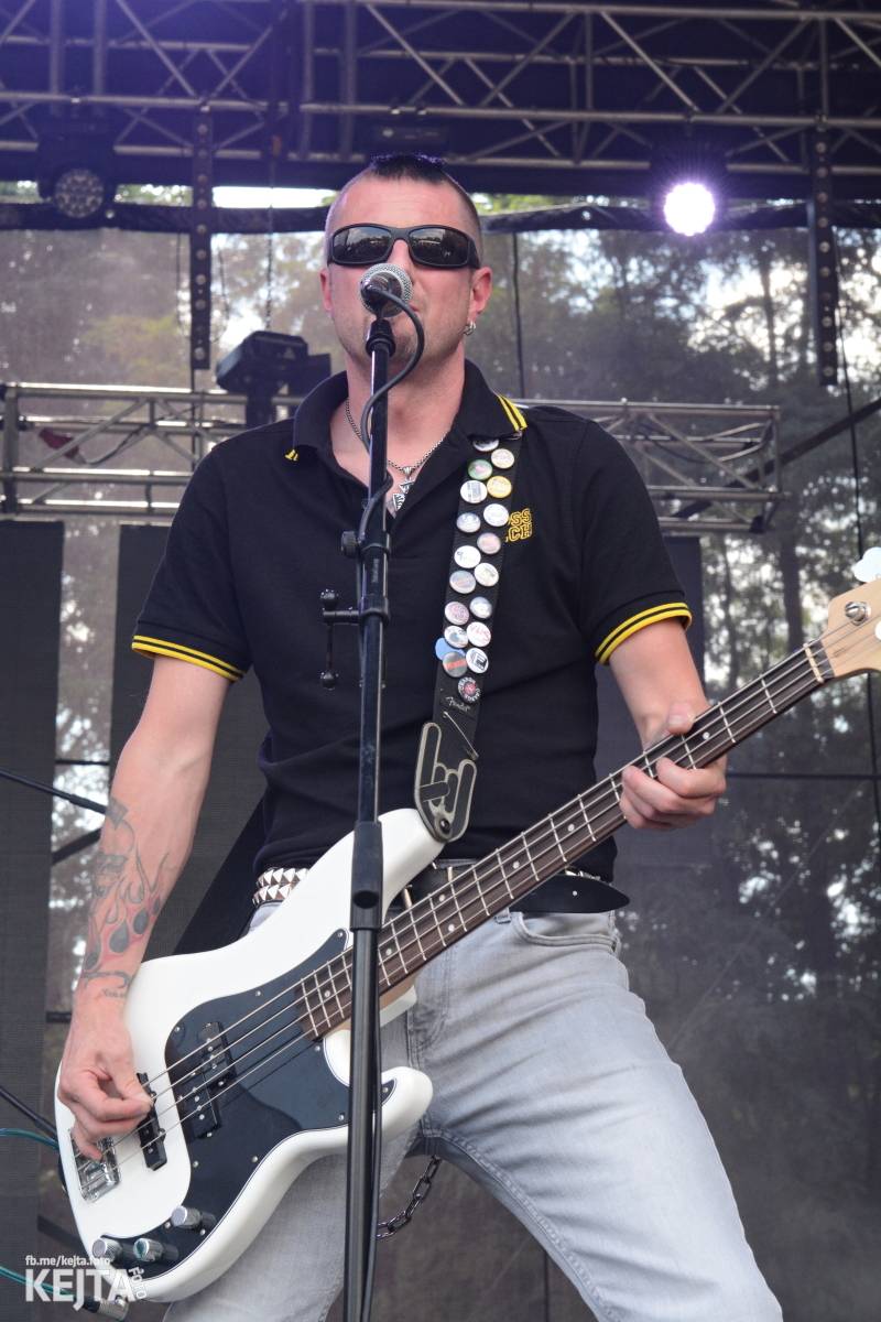 Páteční oslava Tří sester byla plná nejen punkových legend, zahráli Visací zámek, Ivan Mládek i Plexis