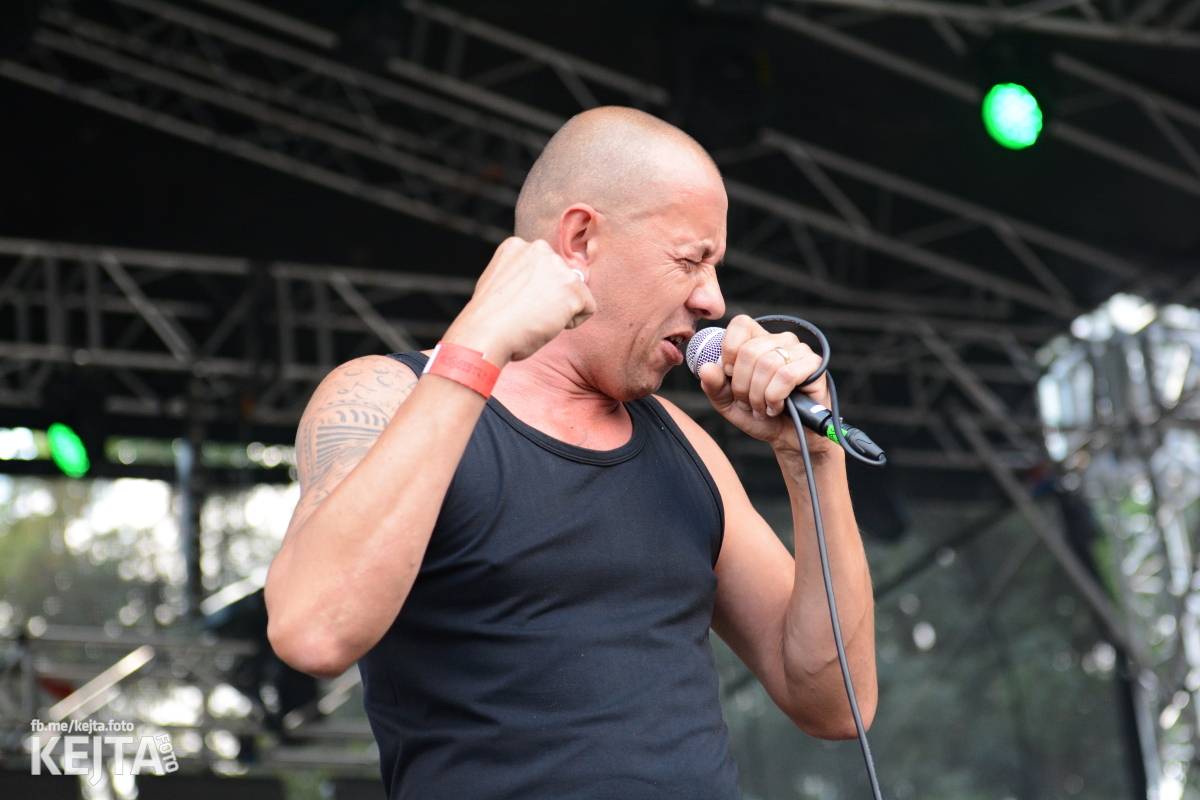 Páteční oslava Tří sester byla plná nejen punkových legend, zahráli Visací zámek, Ivan Mládek i Plexis