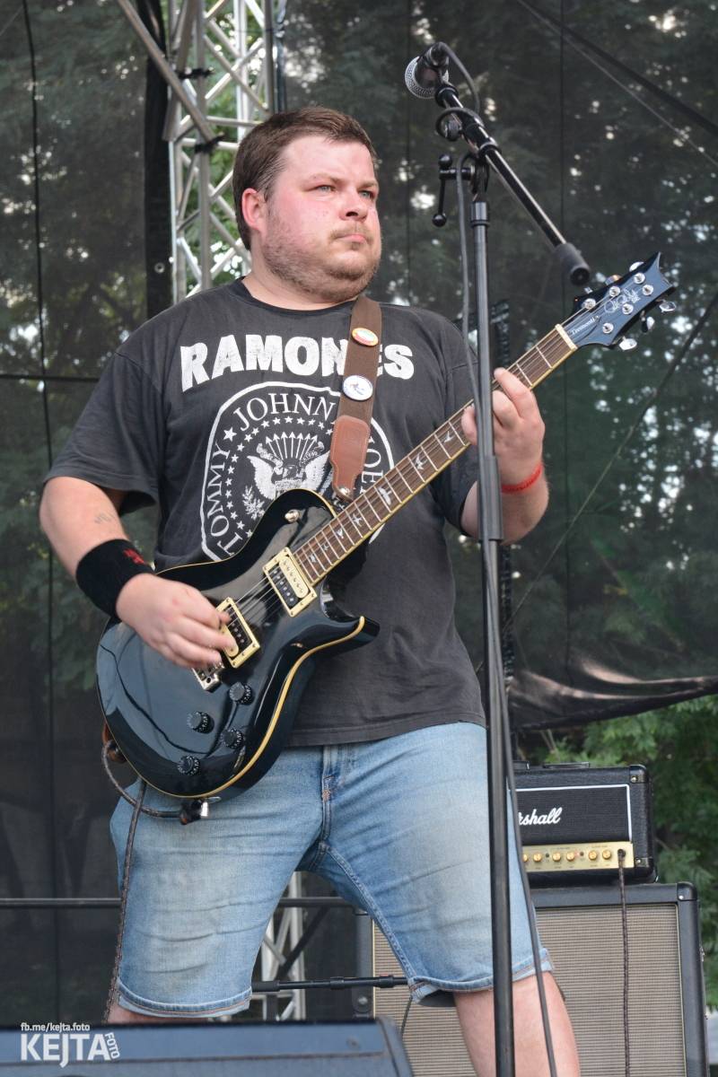 Páteční oslava Tří sester byla plná nejen punkových legend, zahráli Visací zámek, Ivan Mládek i Plexis