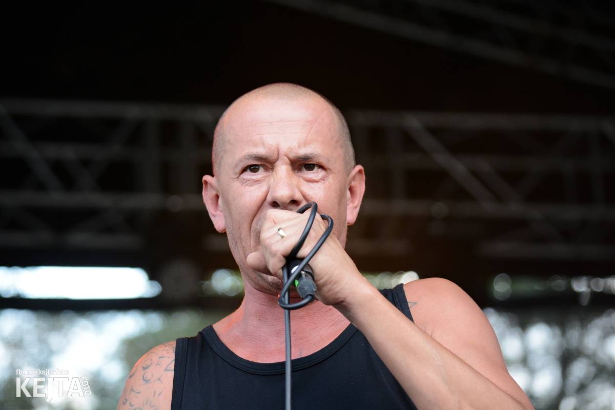 Páteční oslava Tří sester byla plná nejen punkových legend, zahráli Visací zámek, Ivan Mládek i Plexis