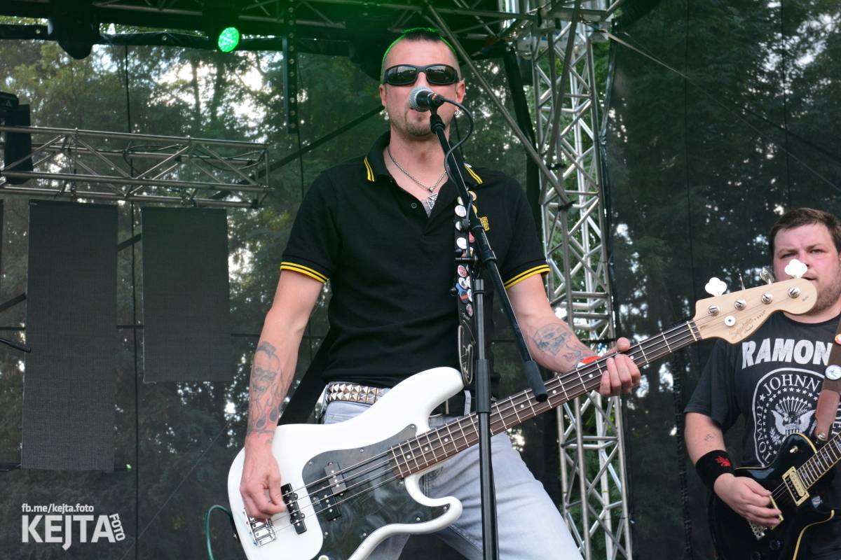 Páteční oslava Tří sester byla plná nejen punkových legend, zahráli Visací zámek, Ivan Mládek i Plexis