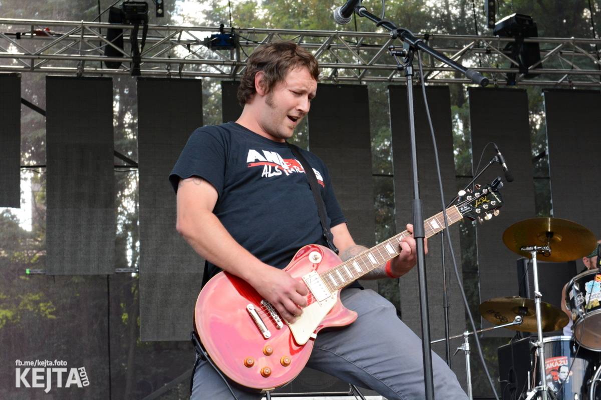 Páteční oslava Tří sester byla plná nejen punkových legend, zahráli Visací zámek, Ivan Mládek i Plexis