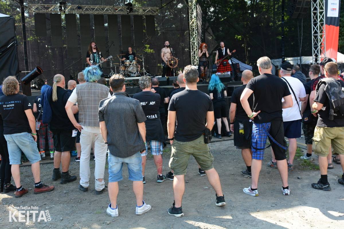 Páteční oslava Tří sester byla plná nejen punkových legend, zahráli Visací zámek, Ivan Mládek i Plexis