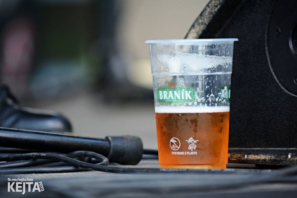 Páteční oslava Tří sester byla plná nejen punkových legend, zahráli Visací zámek, Ivan Mládek i Plexis