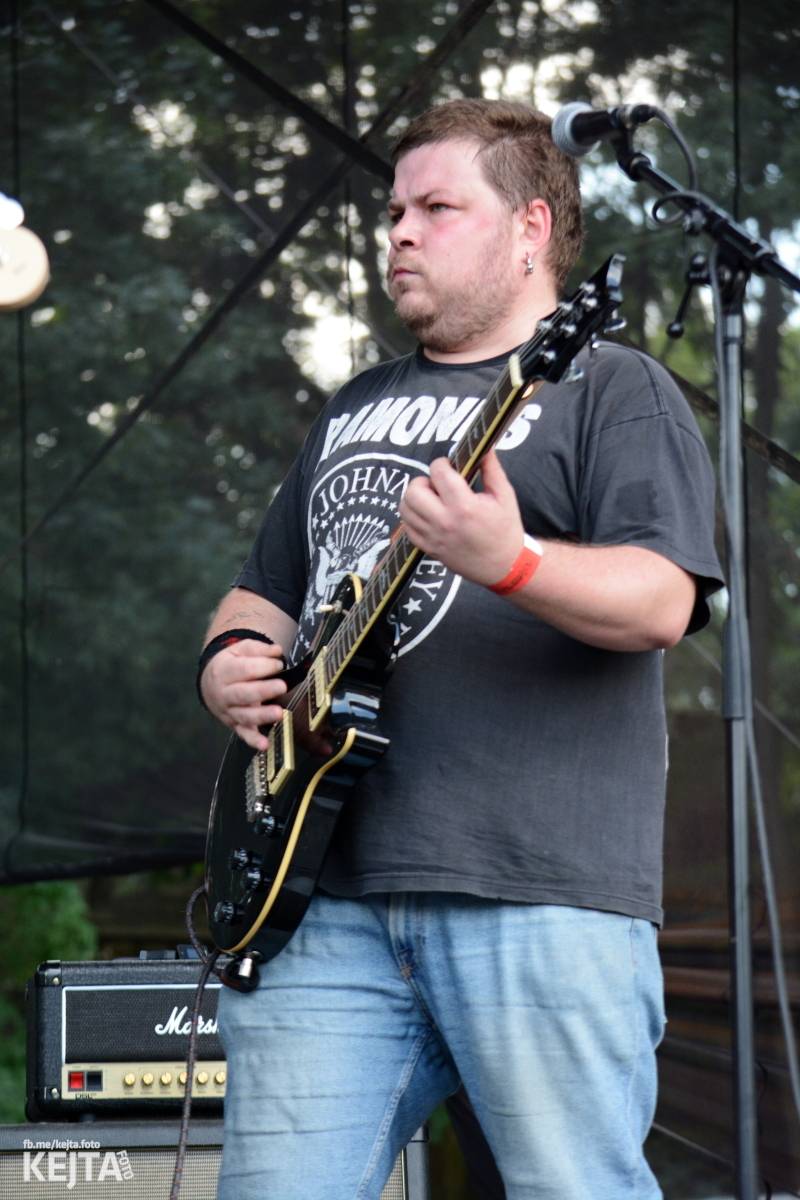 Páteční oslava Tří sester byla plná nejen punkových legend, zahráli Visací zámek, Ivan Mládek i Plexis