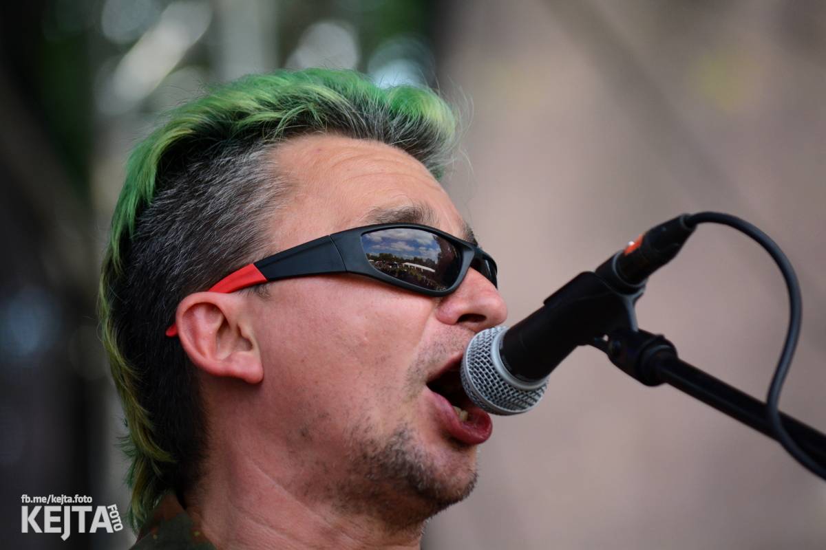 Páteční oslava Tří sester byla plná nejen punkových legend, zahráli Visací zámek, Ivan Mládek i Plexis