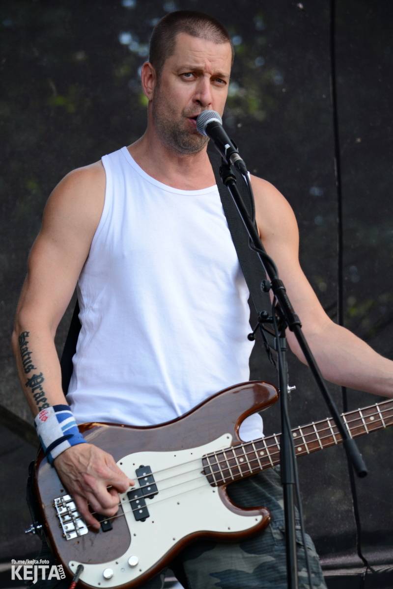 Páteční oslava Tří sester byla plná nejen punkových legend, zahráli Visací zámek, Ivan Mládek i Plexis