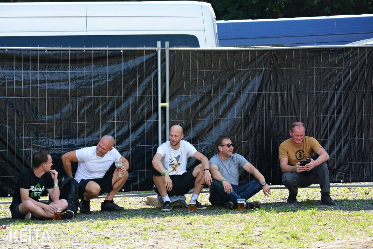 Páteční oslava Tří sester byla plná nejen punkových legend, zahráli Visací zámek, Ivan Mládek i Plexis