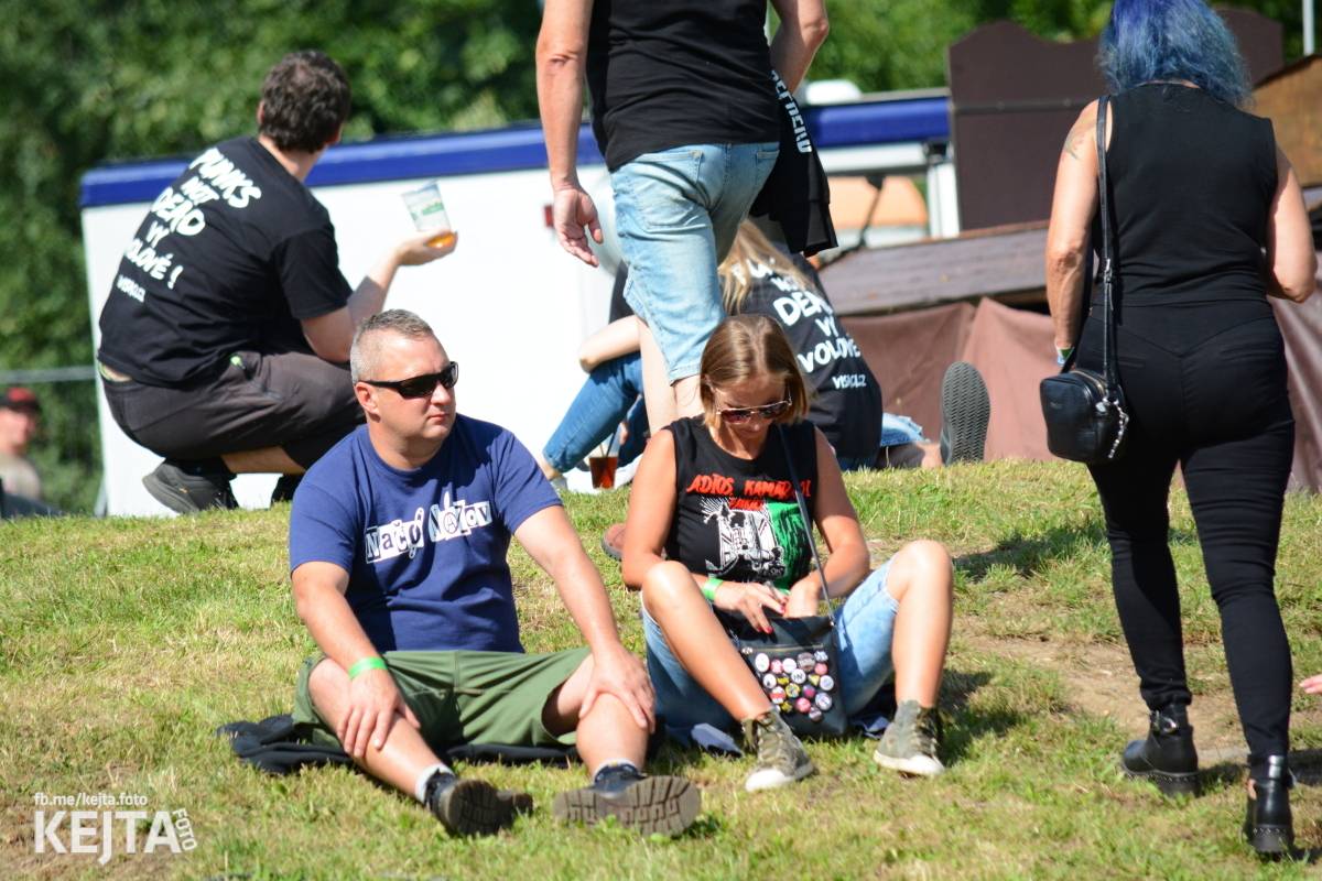 Páteční oslava Tří sester byla plná nejen punkových legend, zahráli Visací zámek, Ivan Mládek i Plexis