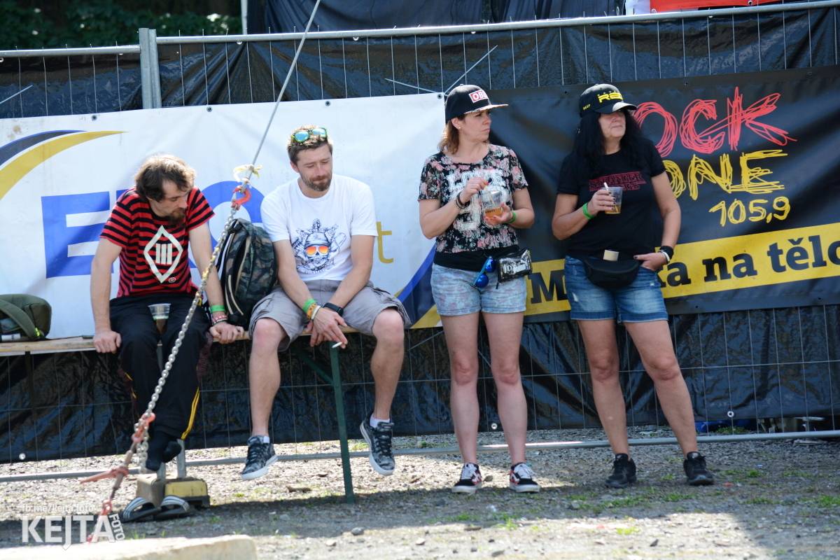 Páteční oslava Tří sester byla plná nejen punkových legend, zahráli Visací zámek, Ivan Mládek i Plexis