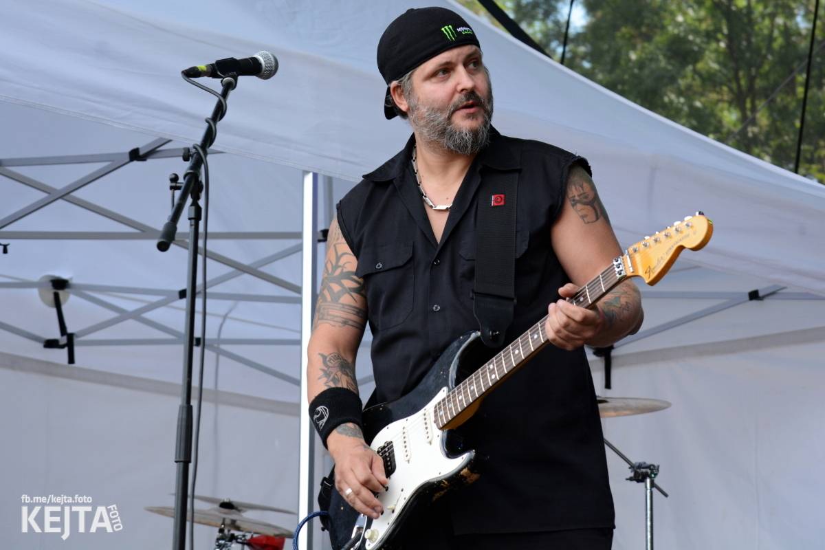 Páteční oslava Tří sester byla plná nejen punkových legend, zahráli Visací zámek, Ivan Mládek i Plexis