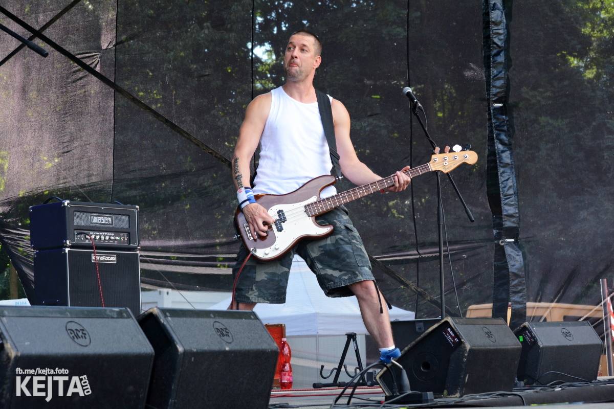 Páteční oslava Tří sester byla plná nejen punkových legend, zahráli Visací zámek, Ivan Mládek i Plexis