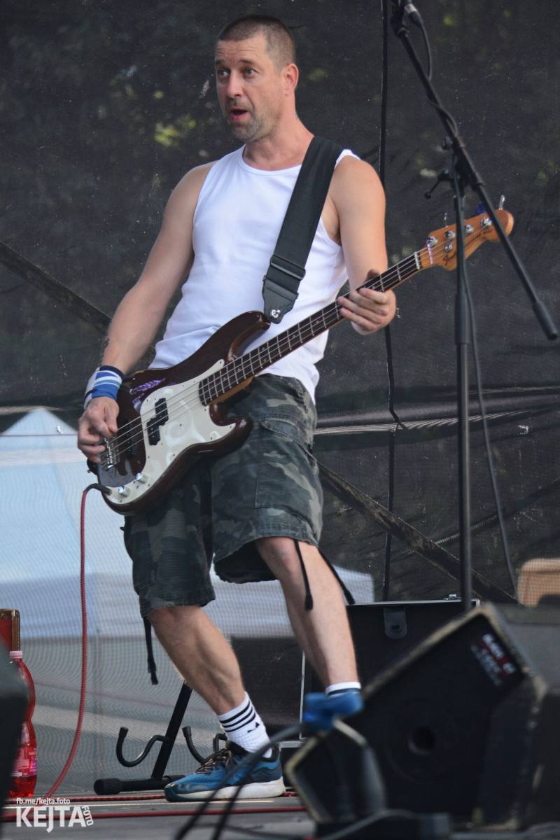 Páteční oslava Tří sester byla plná nejen punkových legend, zahráli Visací zámek, Ivan Mládek i Plexis