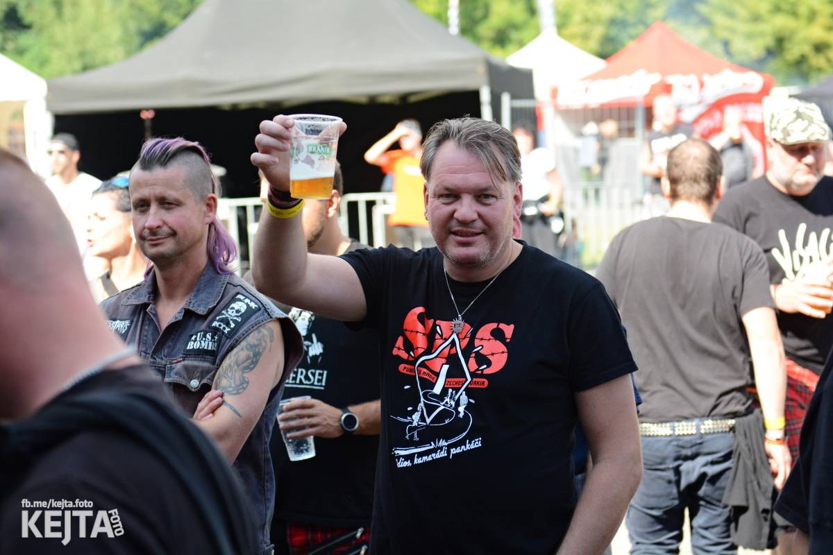 Páteční oslava Tří sester byla plná nejen punkových legend, zahráli Visací zámek, Ivan Mládek i Plexis