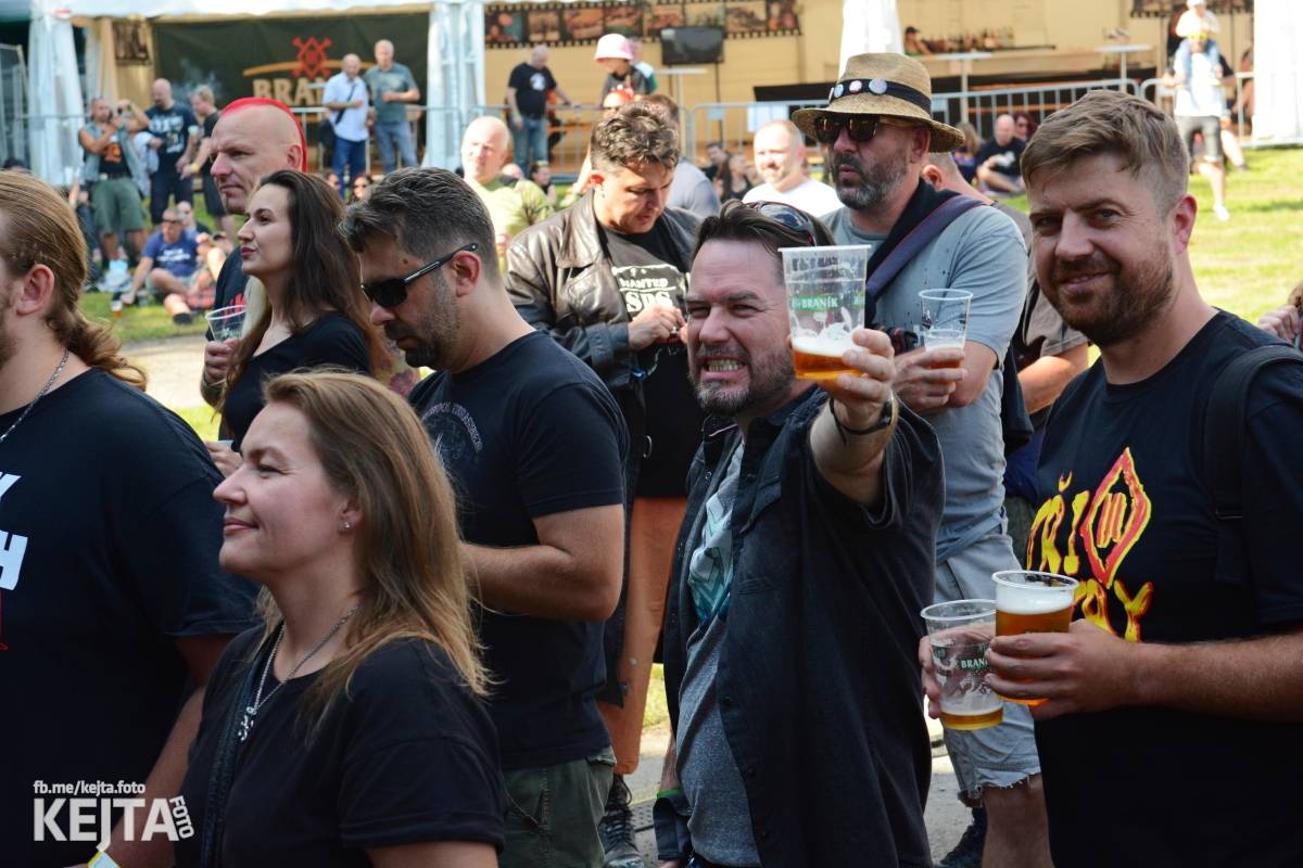 Páteční oslava Tří sester byla plná nejen punkových legend, zahráli Visací zámek, Ivan Mládek i Plexis