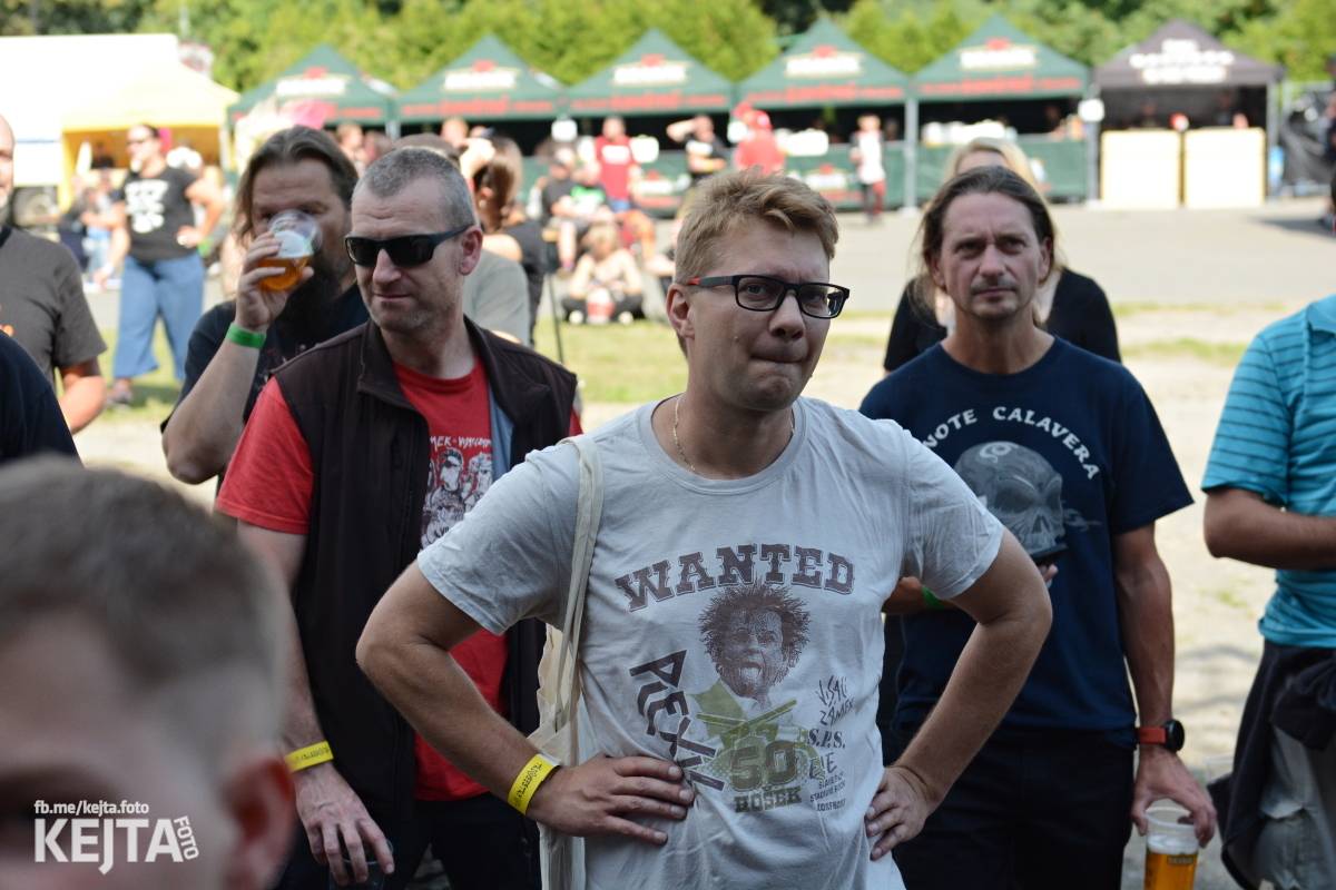 Páteční oslava Tří sester byla plná nejen punkových legend, zahráli Visací zámek, Ivan Mládek i Plexis