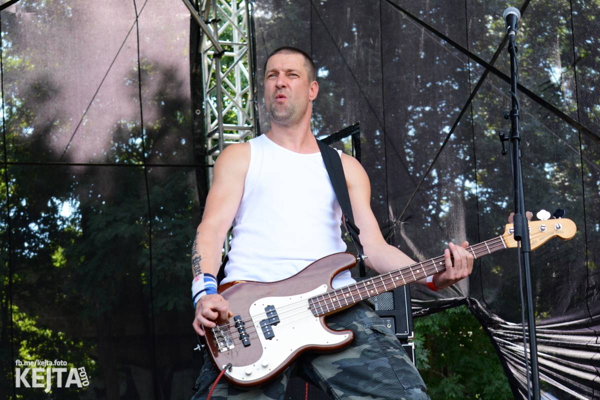 Páteční oslava Tří sester byla plná nejen punkových legend, zahráli Visací zámek, Ivan Mládek i Plexis