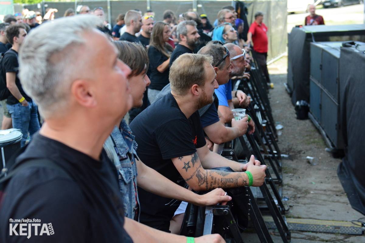 Páteční oslava Tří sester byla plná nejen punkových legend, zahráli Visací zámek, Ivan Mládek i Plexis