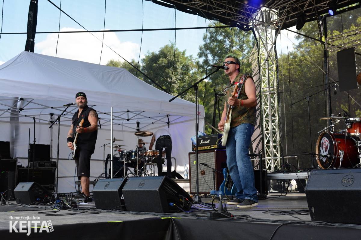 Páteční oslava Tří sester byla plná nejen punkových legend, zahráli Visací zámek, Ivan Mládek i Plexis