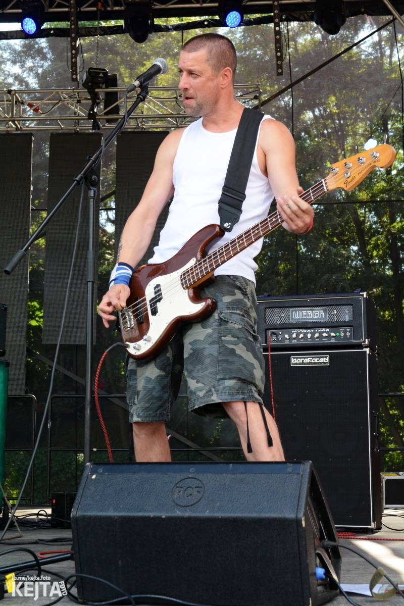 Páteční oslava Tří sester byla plná nejen punkových legend, zahráli Visací zámek, Ivan Mládek i Plexis