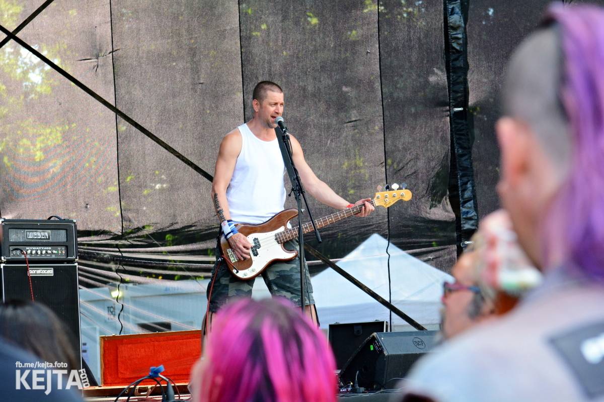 Páteční oslava Tří sester byla plná nejen punkových legend, zahráli Visací zámek, Ivan Mládek i Plexis