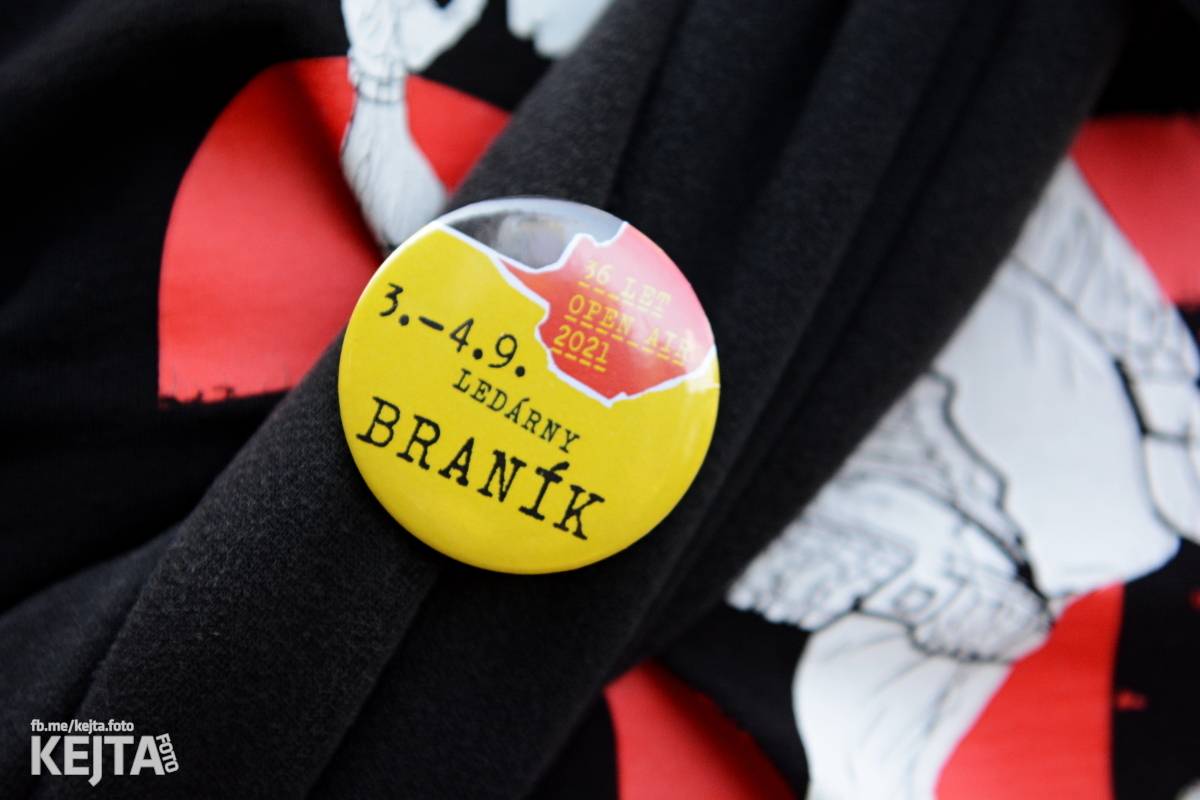 Páteční oslava Tří sester byla plná nejen punkových legend, zahráli Visací zámek, Ivan Mládek i Plexis