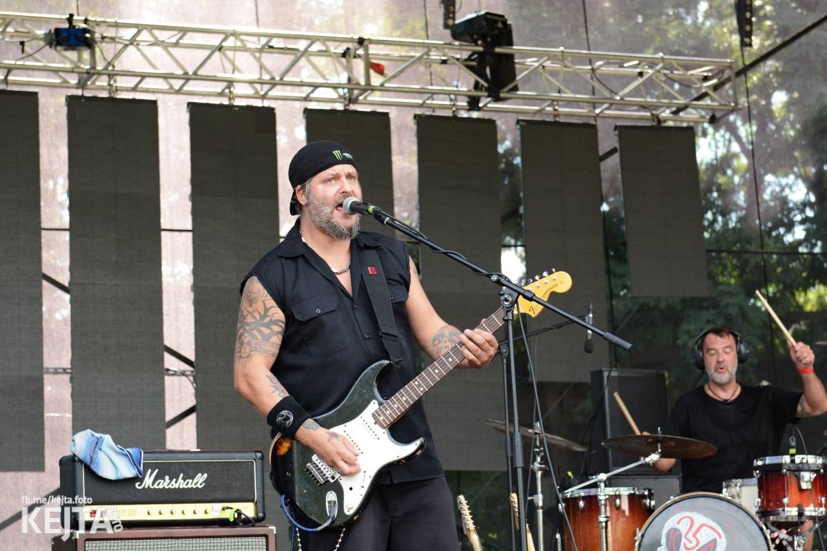 Páteční oslava Tří sester byla plná nejen punkových legend, zahráli Visací zámek, Ivan Mládek i Plexis