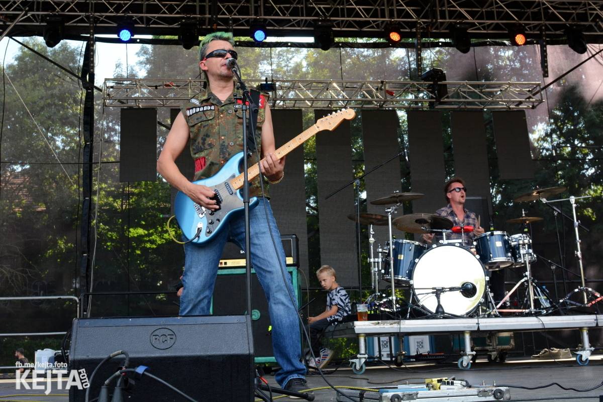 Páteční oslava Tří sester byla plná nejen punkových legend, zahráli Visací zámek, Ivan Mládek i Plexis