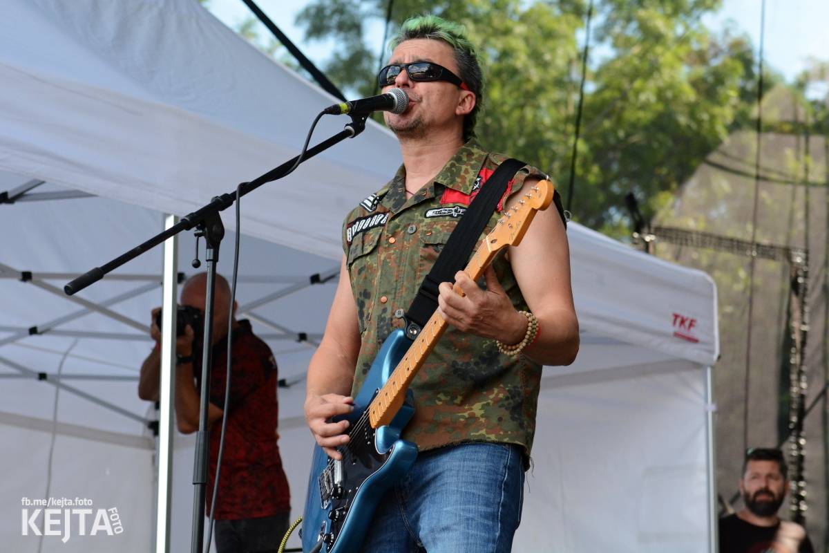 Páteční oslava Tří sester byla plná nejen punkových legend, zahráli Visací zámek, Ivan Mládek i Plexis