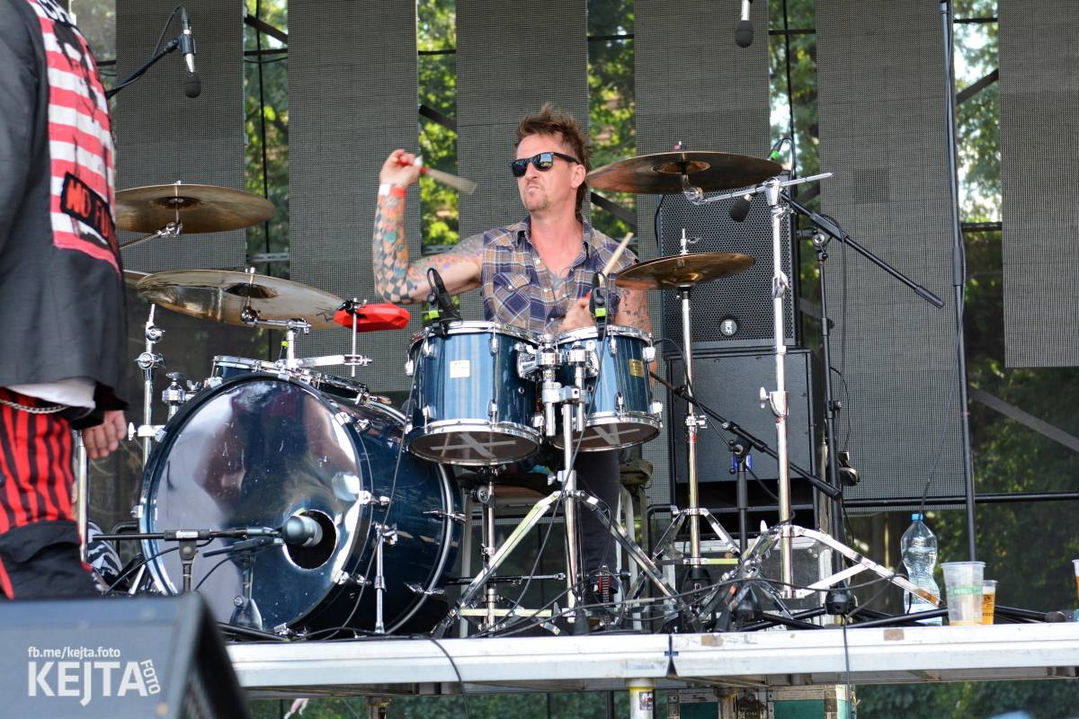 Páteční oslava Tří sester byla plná nejen punkových legend, zahráli Visací zámek, Ivan Mládek i Plexis