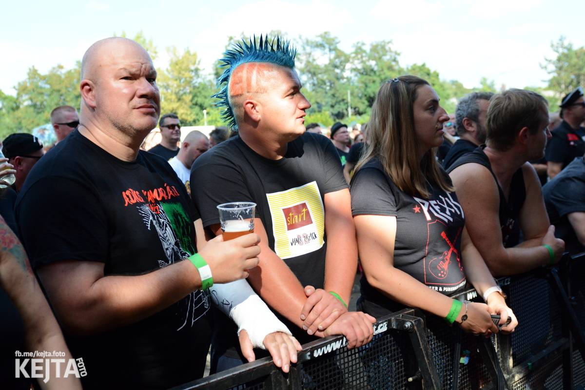 Páteční oslava Tří sester byla plná nejen punkových legend, zahráli Visací zámek, Ivan Mládek i Plexis