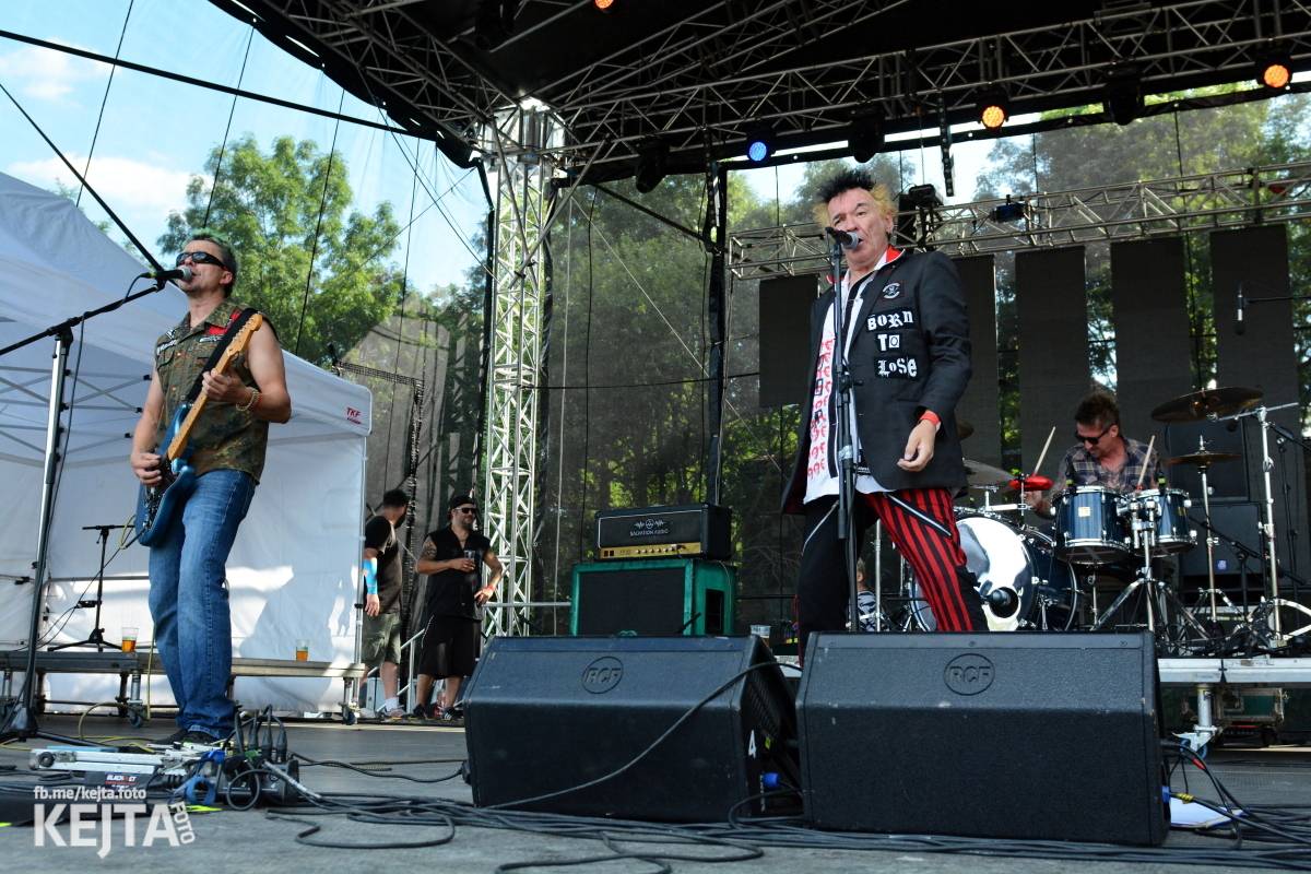 Páteční oslava Tří sester byla plná nejen punkových legend, zahráli Visací zámek, Ivan Mládek i Plexis