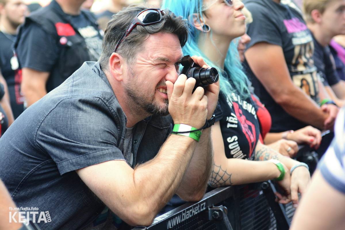 Páteční oslava Tří sester byla plná nejen punkových legend, zahráli Visací zámek, Ivan Mládek i Plexis