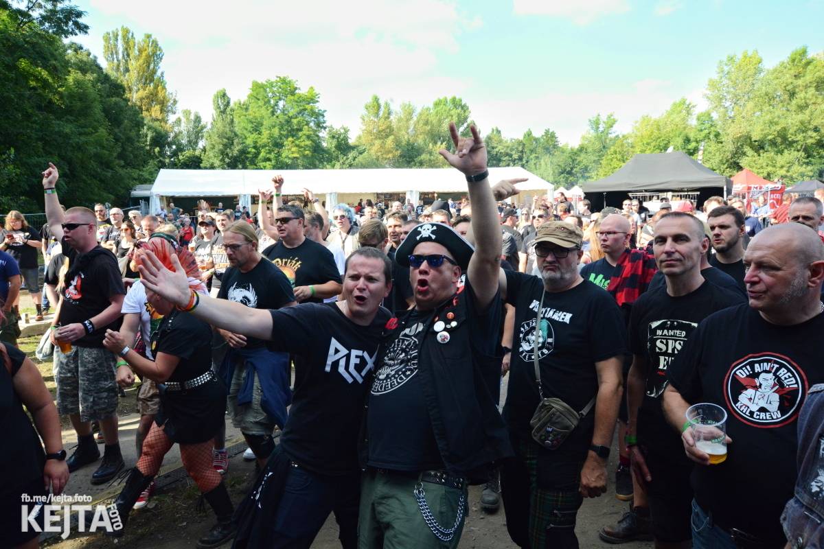 Páteční oslava Tří sester byla plná nejen punkových legend, zahráli Visací zámek, Ivan Mládek i Plexis