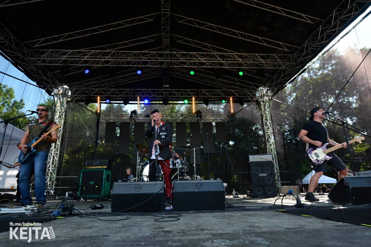 Páteční oslava Tří sester byla plná nejen punkových legend, zahráli Visací zámek, Ivan Mládek i Plexis