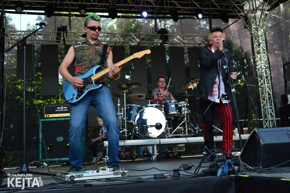 Páteční oslava Tří sester byla plná nejen punkových legend, zahráli Visací zámek, Ivan Mládek i Plexis