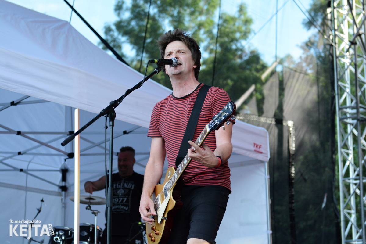 Páteční oslava Tří sester byla plná nejen punkových legend, zahráli Visací zámek, Ivan Mládek i Plexis