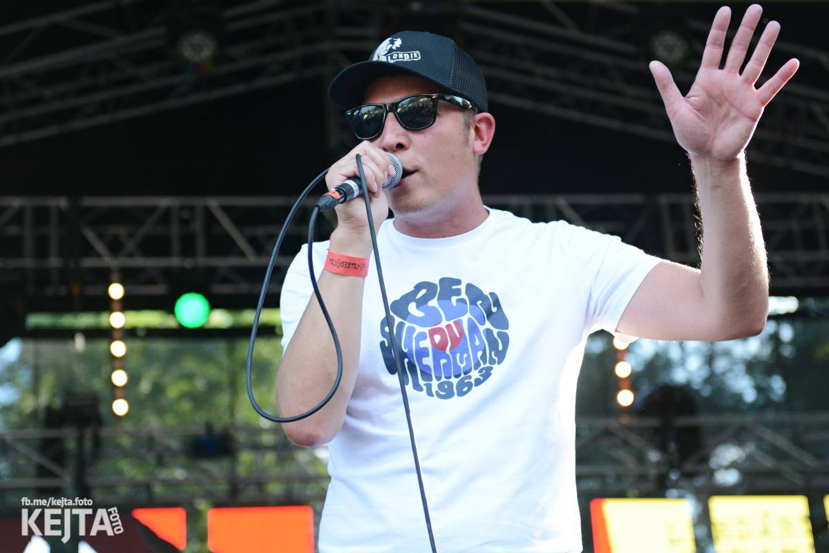 Páteční oslava Tří sester byla plná nejen punkových legend, zahráli Visací zámek, Ivan Mládek i Plexis