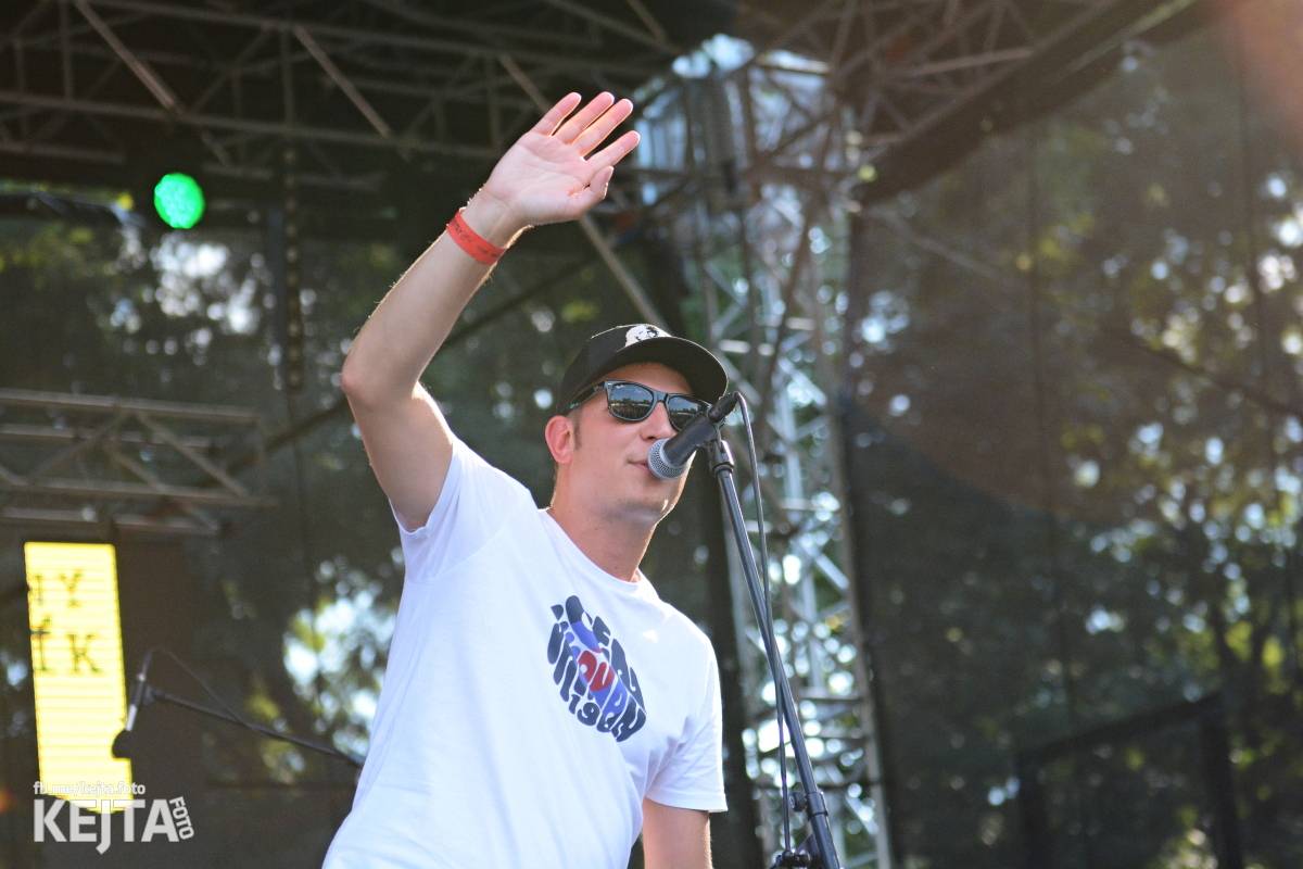 Páteční oslava Tří sester byla plná nejen punkových legend, zahráli Visací zámek, Ivan Mládek i Plexis