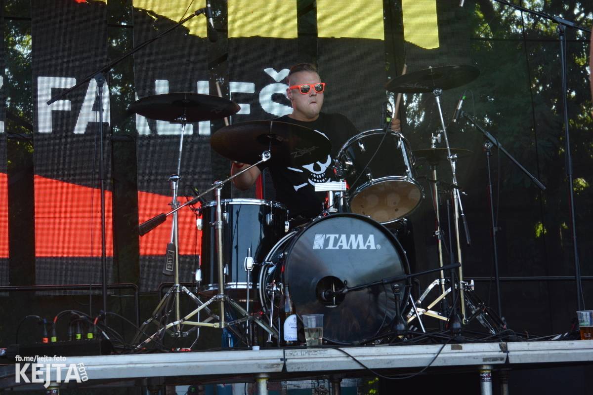 Páteční oslava Tří sester byla plná nejen punkových legend, zahráli Visací zámek, Ivan Mládek i Plexis