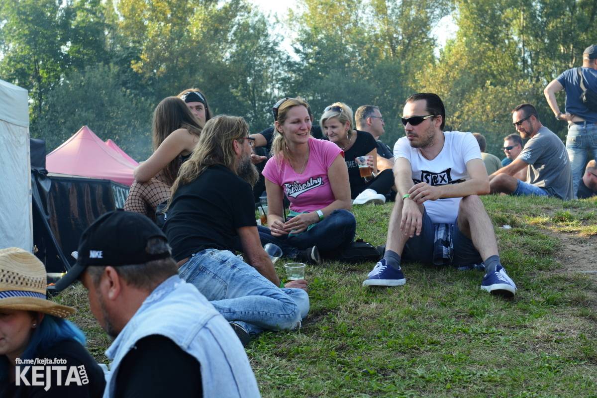 Páteční oslava Tří sester byla plná nejen punkových legend, zahráli Visací zámek, Ivan Mládek i Plexis